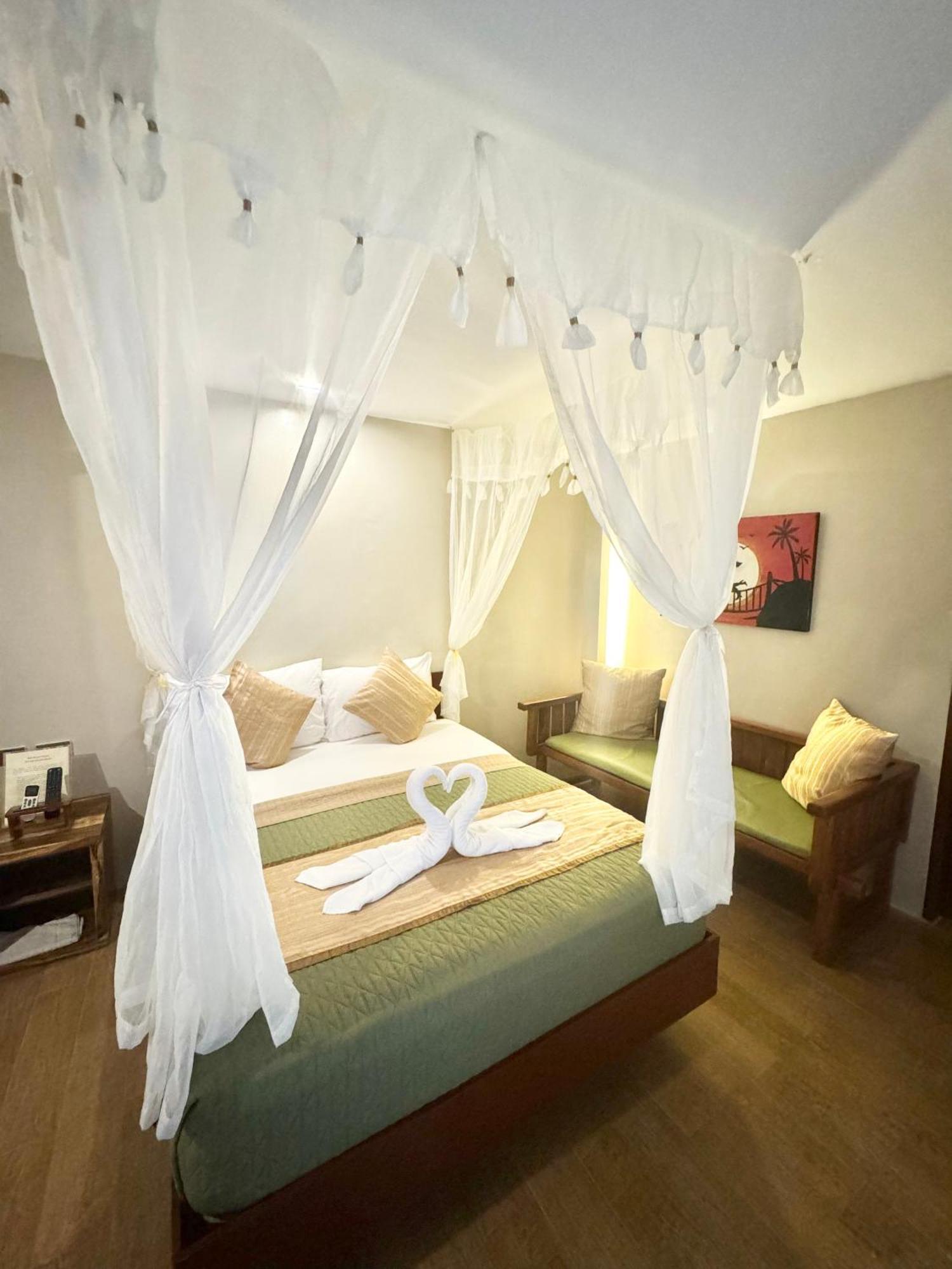 White Boracay Hotel 3*