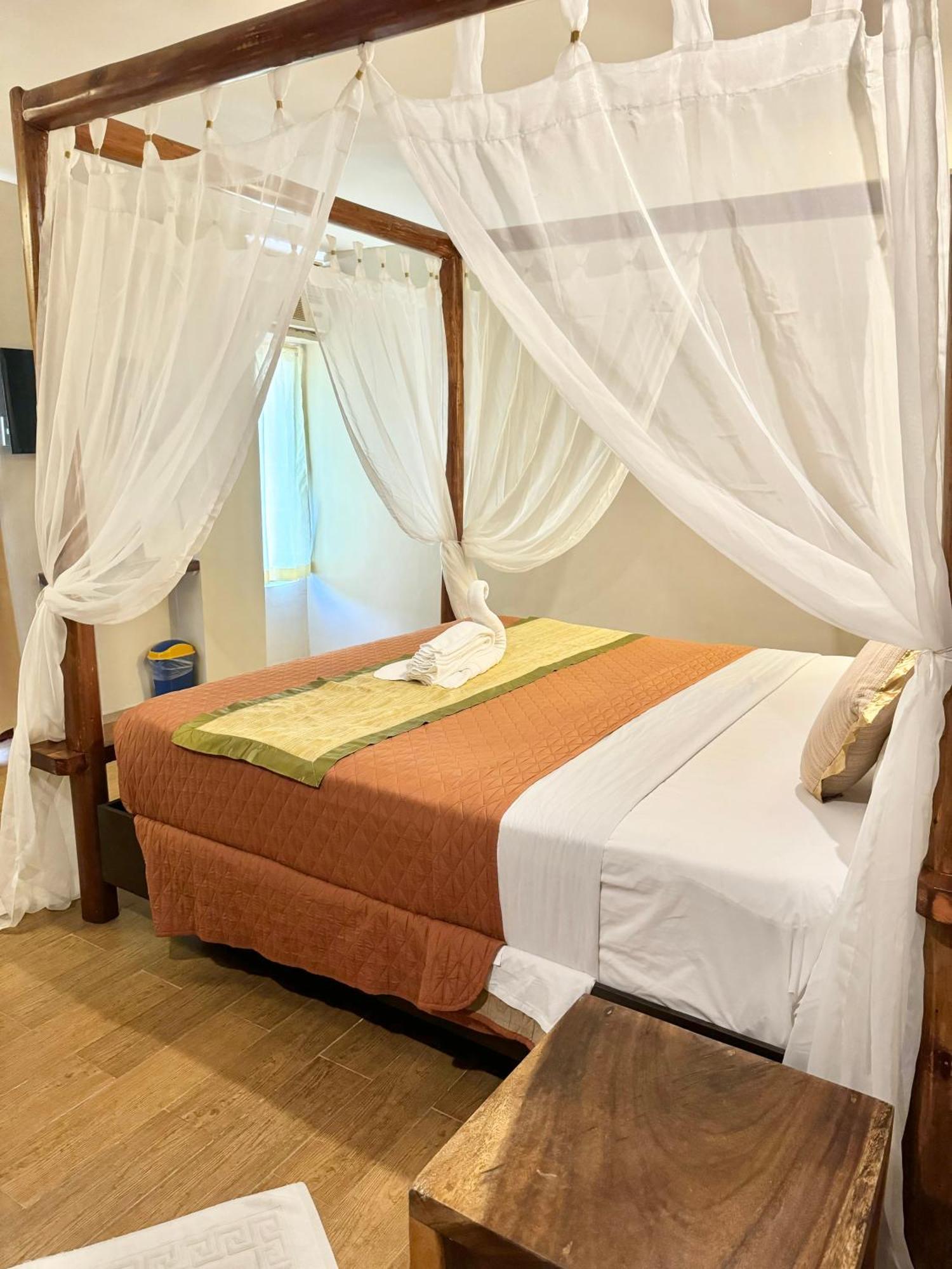 White Boracay Hotel 3*